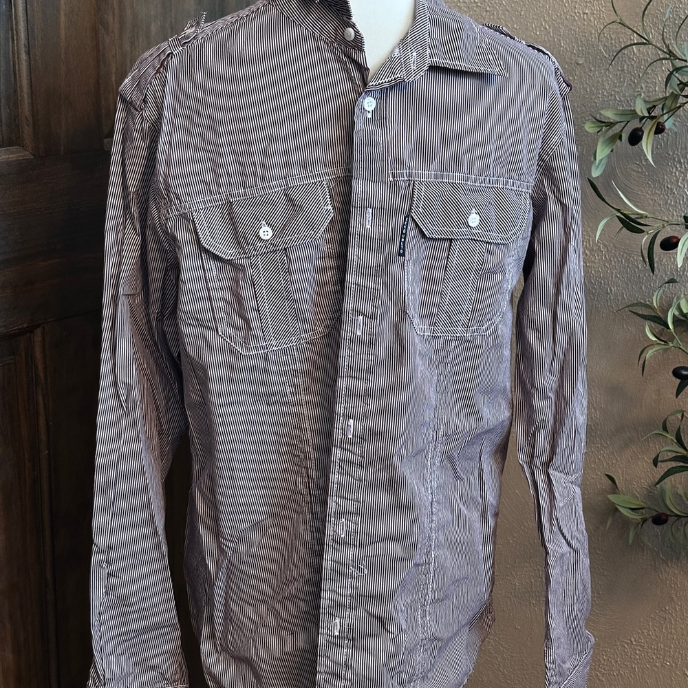 Mens Ecko Unltd. Vtg, Long Sleeve Maroon striped button-up shirt. Size M